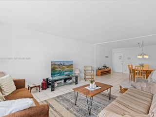 111 Golden Isles Dr G8, Hallandale Beach, FL 33009