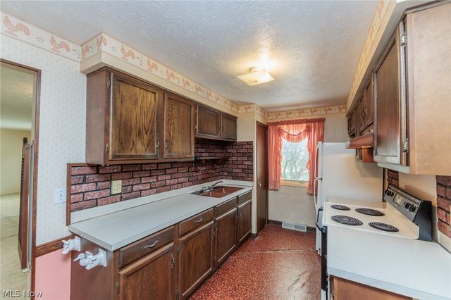 20598 Homestead Park Drive, Strongsville, OH 44149