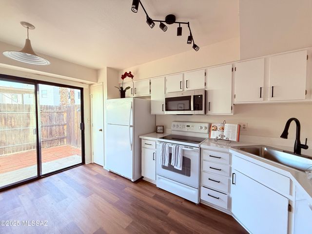 2166 N 1st Avenue, Tucson, AZ 85719