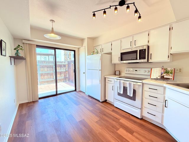 2166 N 1st Avenue, Tucson, AZ 85719