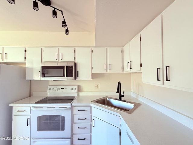 2166 N 1st Avenue, Tucson, AZ 85719