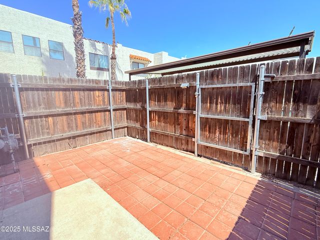 2166 N 1st Avenue, Tucson, AZ 85719