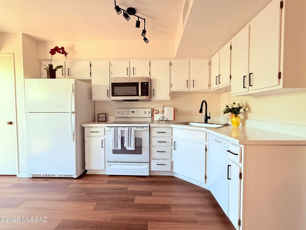 2166 N 1st Avenue, Tucson, AZ 85719