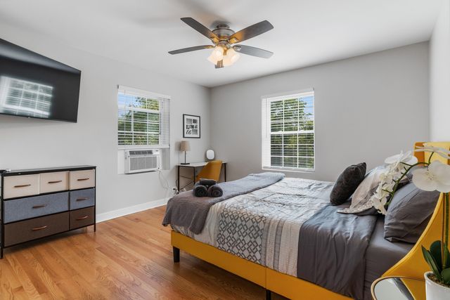 136 Ridge Avenue 2, Evanston, IL 60202
