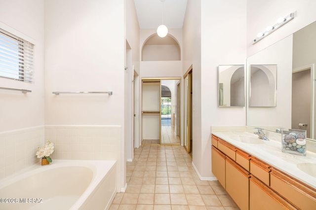 1280 W Golden Gem Drive, Tucson, AZ 85737