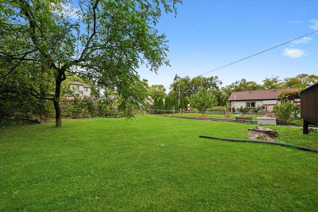 226 N Wilmette Avenue, Westmont, IL 60559