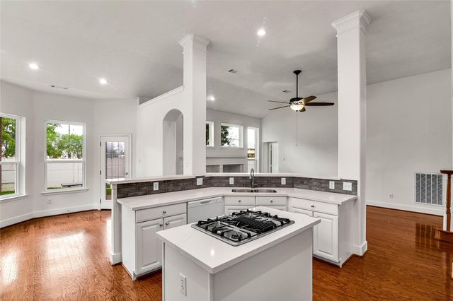 19307 Sun River Lane, Tomball, TX 77377