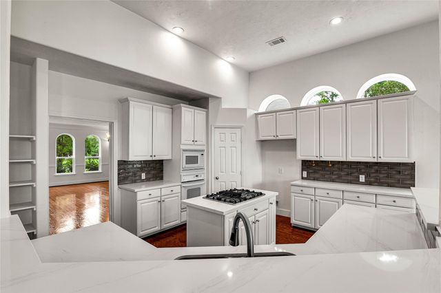 19307 Sun River Lane, Tomball, TX 77377