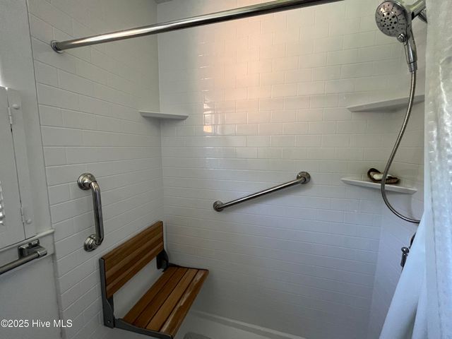 3205 Bridges Street, Morehead City, NC 28557