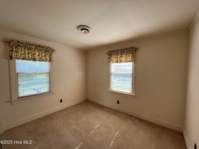 3205 Bridges Street, Morehead City, NC 28557