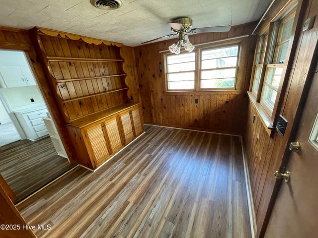 3205 Bridges Street, Morehead City, NC 28557