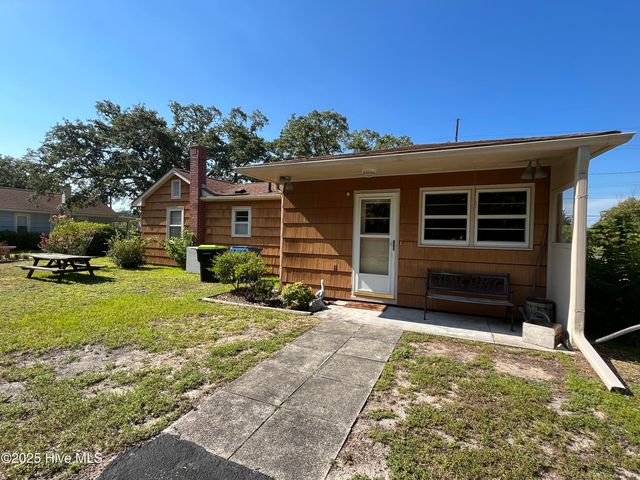 3205 Bridges Street, Morehead City, NC 28557