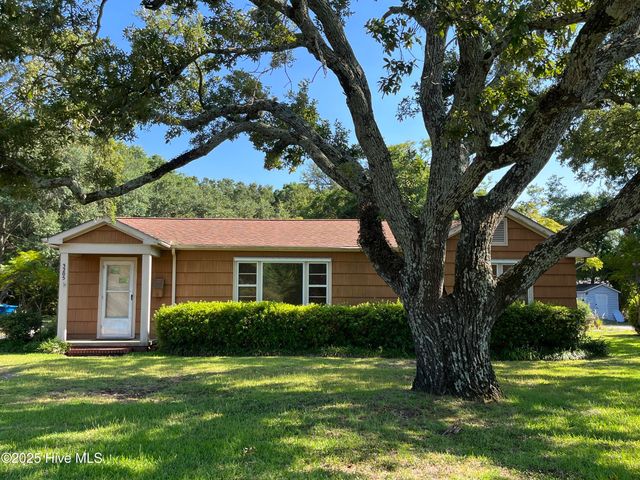 3205 Bridges Street, Morehead City, NC 28557