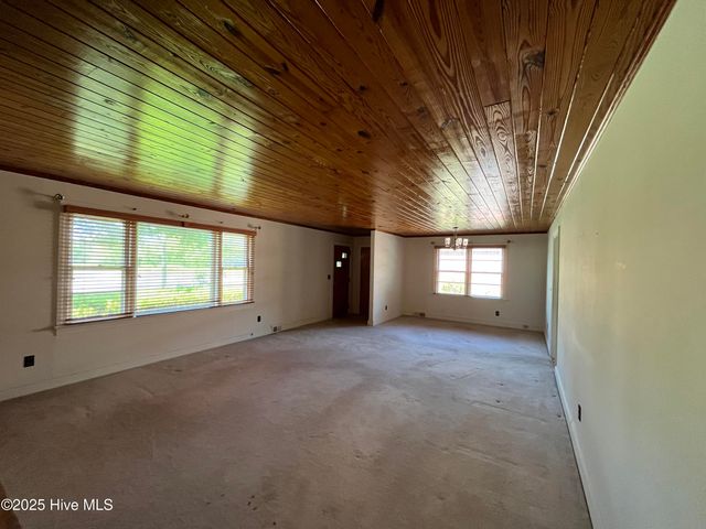 3205 Bridges Street, Morehead City, NC 28557