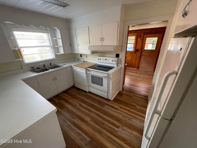 3205 Bridges Street, Morehead City, NC 28557