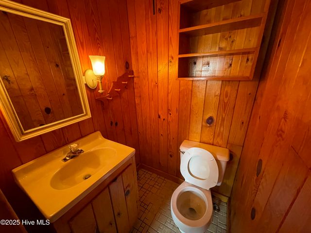 3205 Bridges Street, Morehead City, NC 28557