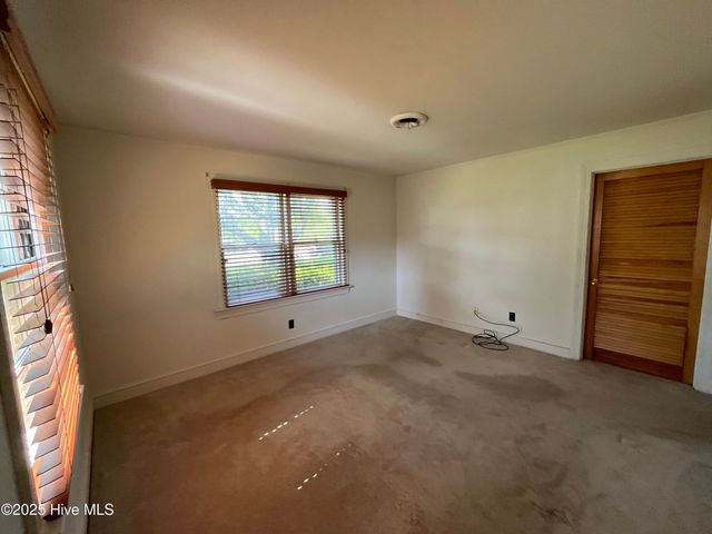 3205 Bridges Street, Morehead City, NC 28557