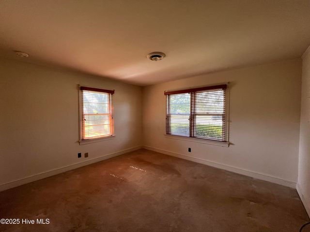 3205 Bridges Street, Morehead City, NC 28557