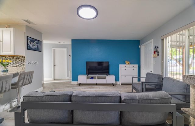 2950 NE 11th Ave, Pompano Beach, FL 33064