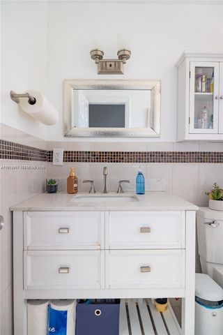 2950 NE 11th Ave, Pompano Beach, FL 33064