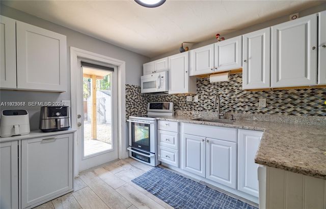 2950 NE 11th Ave, Pompano Beach, FL 33064