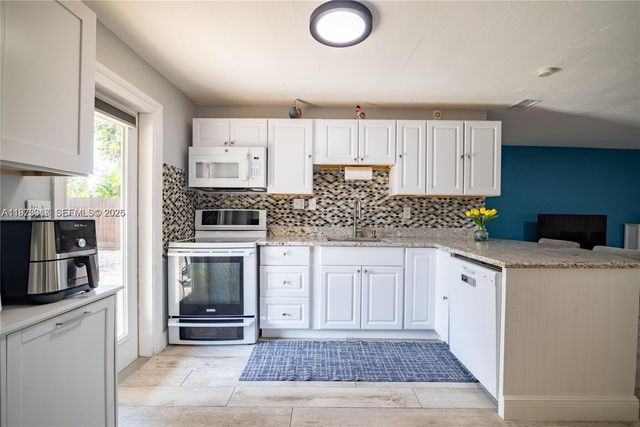 2950 NE 11th Ave, Pompano Beach, FL 33064