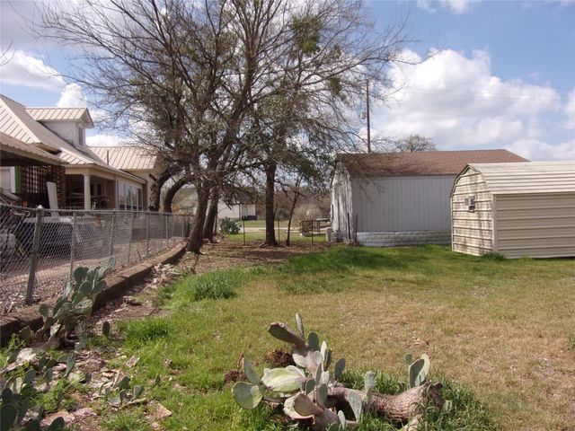 403 S Live Oak Street, San Saba, TX 76877