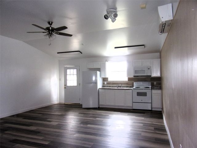 403 S Live Oak Street, San Saba, TX 76877