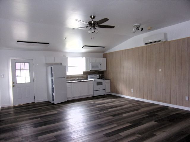 403 S Live Oak Street, San Saba, TX 76877