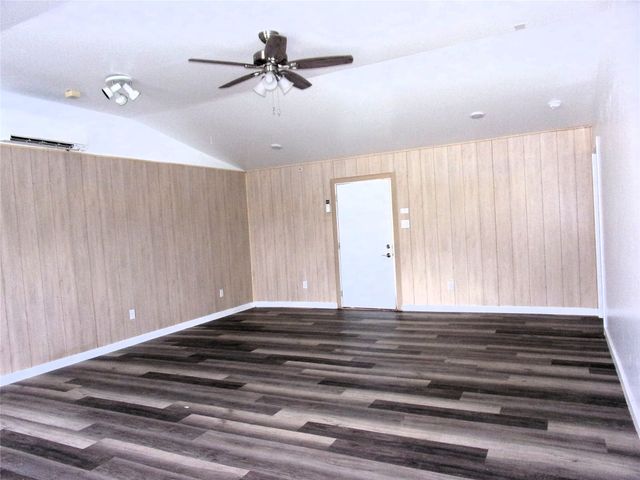 403 S Live Oak Street, San Saba, TX 76877