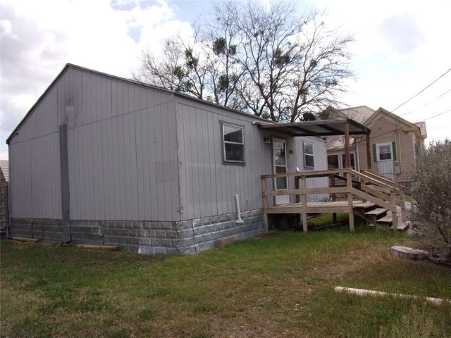 403 S Live Oak Street, San Saba, TX 76877