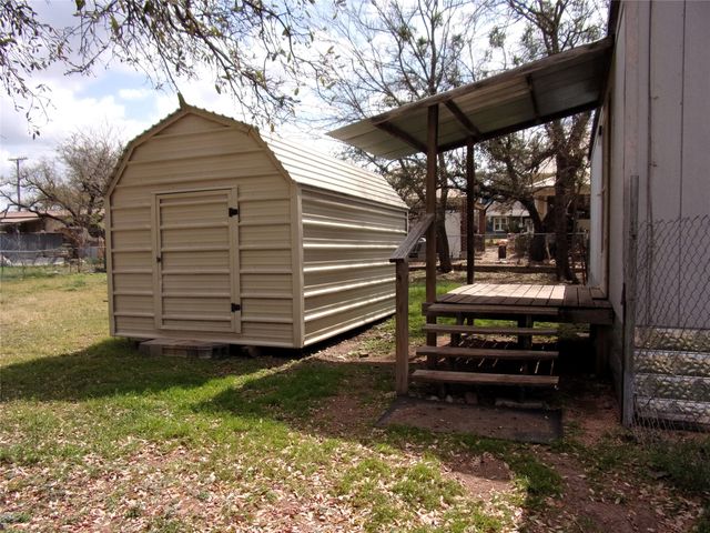 403 S Live Oak Street, San Saba, TX 76877