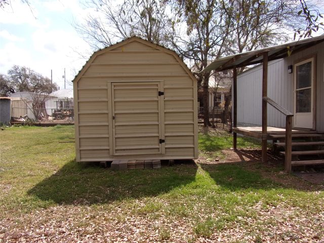 403 S Live Oak Street, San Saba, TX 76877