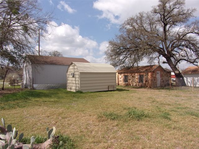 403 S Live Oak Street, San Saba, TX 76877