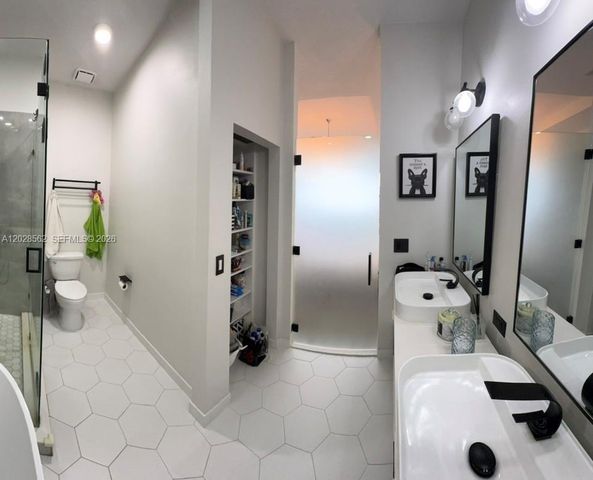 19329 NE 8th Ct, Miami, FL 33179