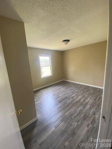 1323 7th Street, Statesville, NC 28677