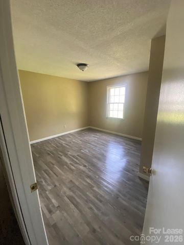 1323 7th Street, Statesville, NC 28677