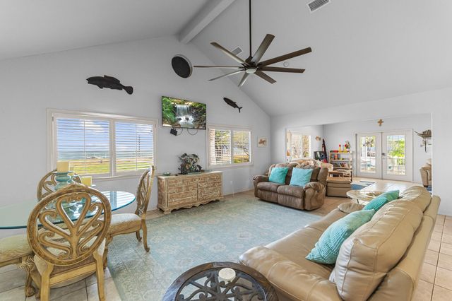 316 Marshall Johnson Avenue S, Port Lavaca, TX 77979
