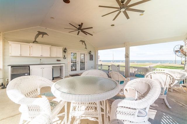 316 Marshall Johnson Avenue S, Port Lavaca, TX 77979