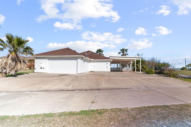 316 Marshall Johnson Avenue S, Port Lavaca, TX 77979