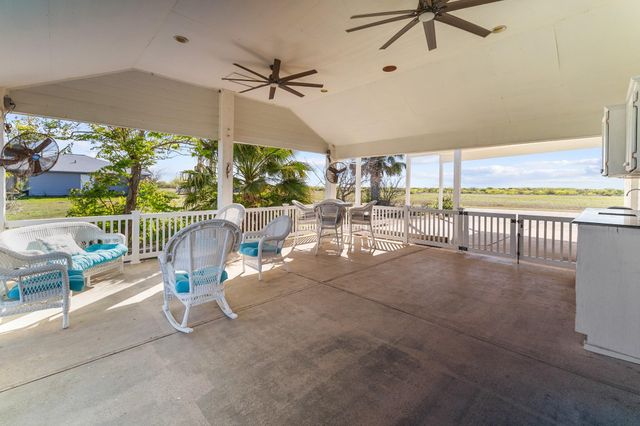 316 Marshall Johnson Avenue S, Port Lavaca, TX 77979