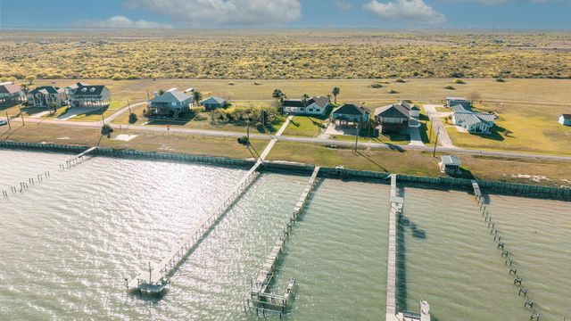 316 Marshall Johnson Avenue S, Port Lavaca, TX 77979