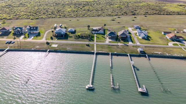 316 Marshall Johnson Avenue S, Port Lavaca, TX 77979