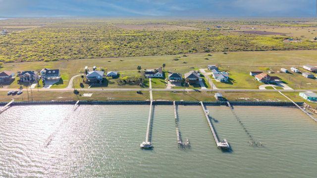 316 Marshall Johnson Avenue S, Port Lavaca, TX 77979