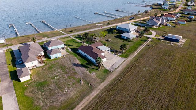 316 Marshall Johnson Avenue S, Port Lavaca, TX 77979