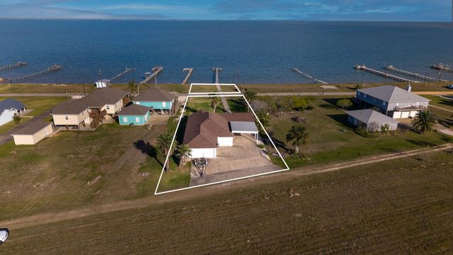 316 Marshall Johnson Avenue S, Port Lavaca, TX 77979