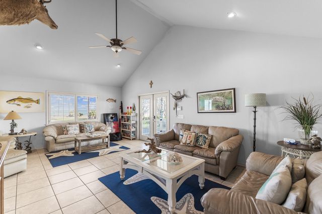 316 Marshall Johnson Avenue S, Port Lavaca, TX 77979