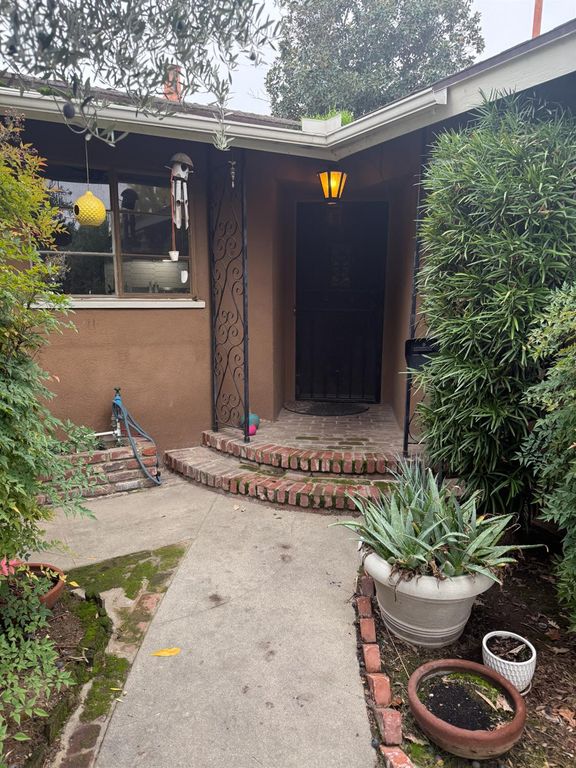 1733 W Harvard Avenue, Fresno, CA 93705