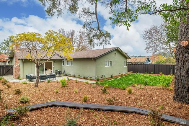 59 Trellis Dr, San Rafael, CA 94903