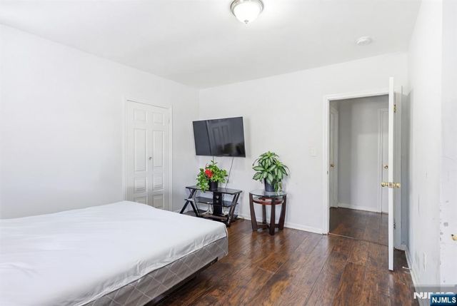 158 S Clinton Street, East Orange, NJ 07018